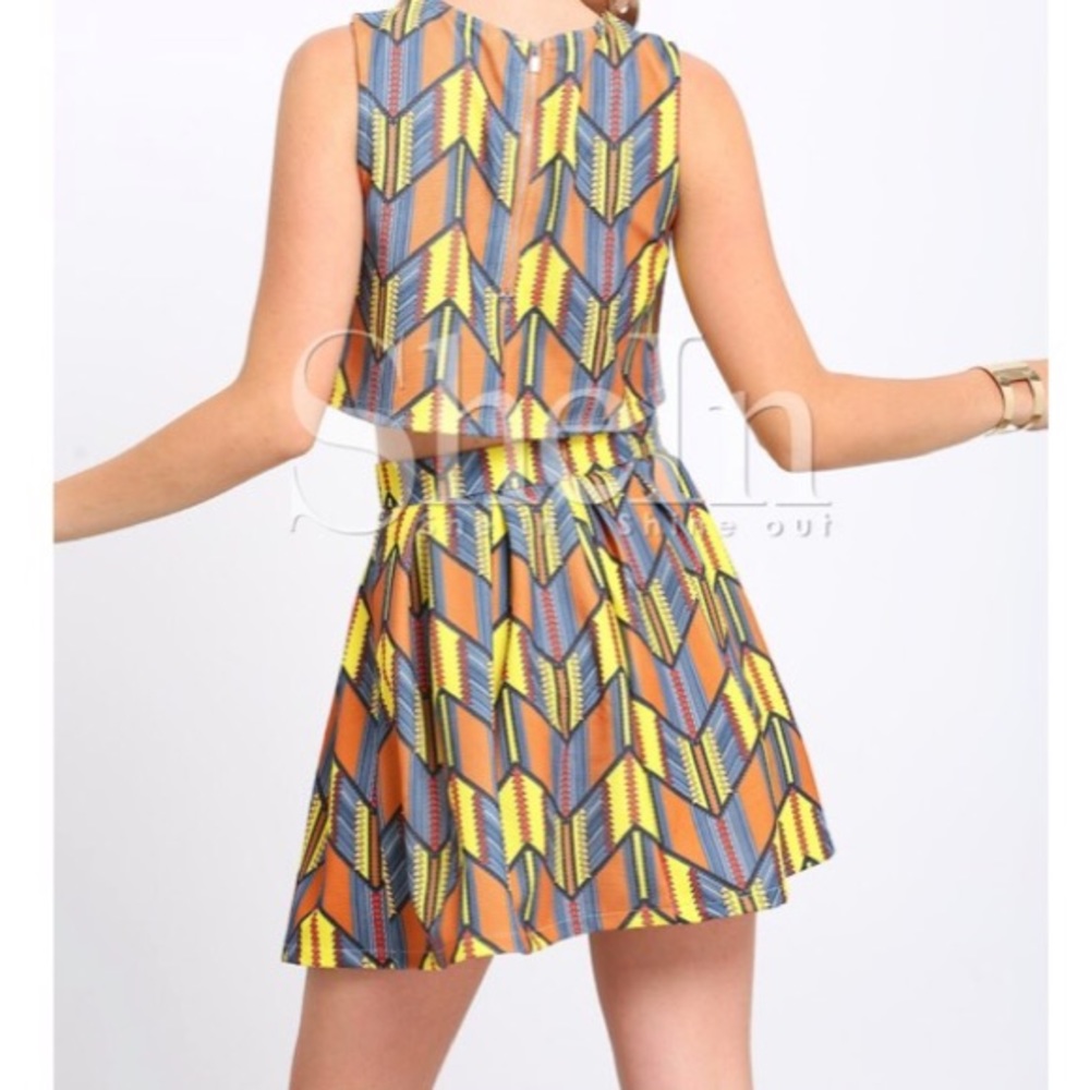 Geometric Print crop top with matching skirt set - Picture 2 of 3